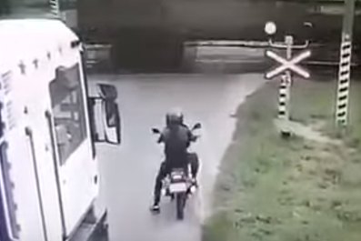 Водитель скутера 2